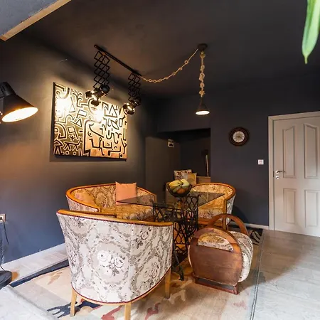 The Cave ✵ Vintage Apartment