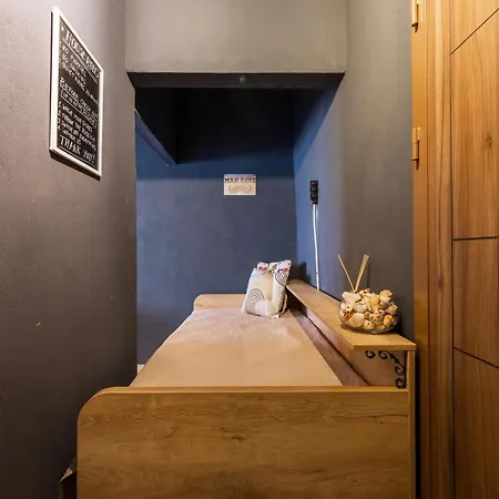 The Cave ✵ Vintage Apartment