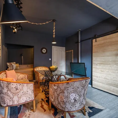 The Cave ✵ Vintage Apartment Varna